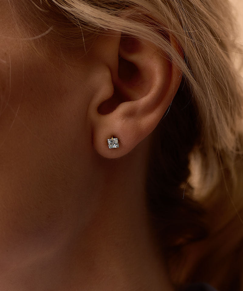 Gold Titanium Tiffany Edge 5mm, CZ Aquamarine