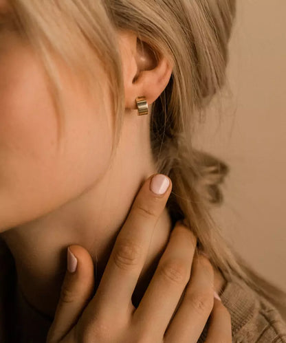 Golden Titanium Pendant Plain Grand Curved Earring