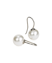 Load image into Gallery viewer, Natural Titanium Pendant White Pearl Earrings 12mm
